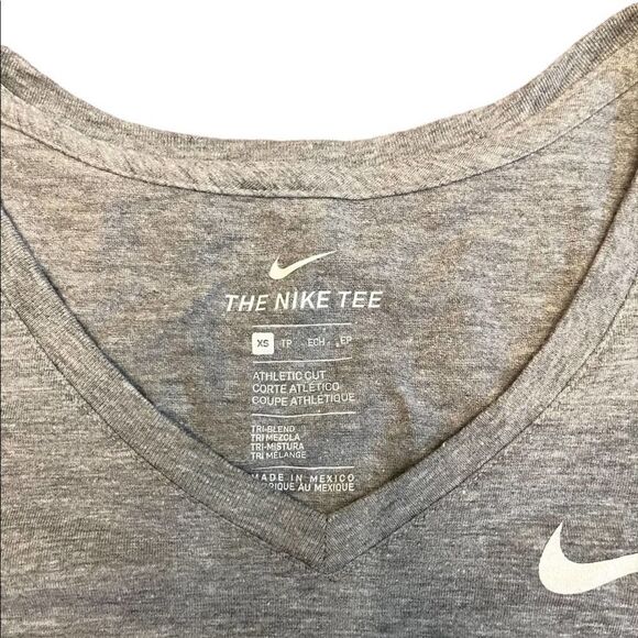 Ladies Nike Wake Forrest Deacons Size XS #NCAA #Football - Picture 2 of 3